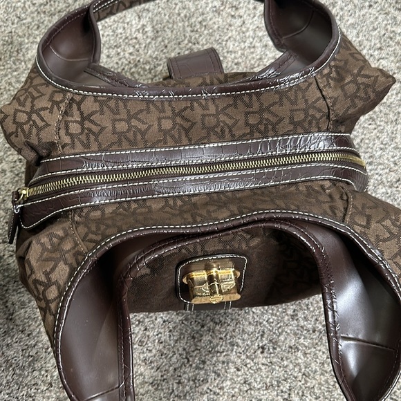 DkNy brown monogram shoulder bag size medium - Picture 10 of 12